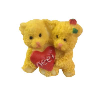  Фигурка влюбленные медвежонки желтые 