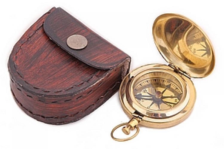 Компас 2" кожаном  футляре №136