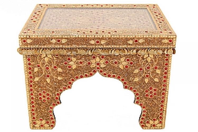 Стол с декор. отделкой  №183