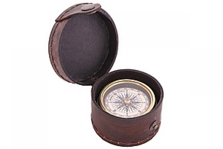 Компас 2,5" кожаном  футляре №129