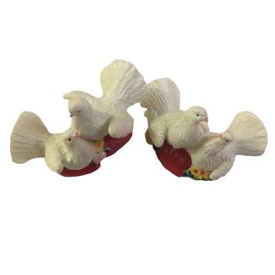  Фигурка белые голуби на сердце (пара) 