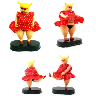  Стриптезёрша танцующая под музыку 