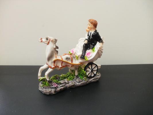  Свадебная сувенир - Жених и невеста в карете 
