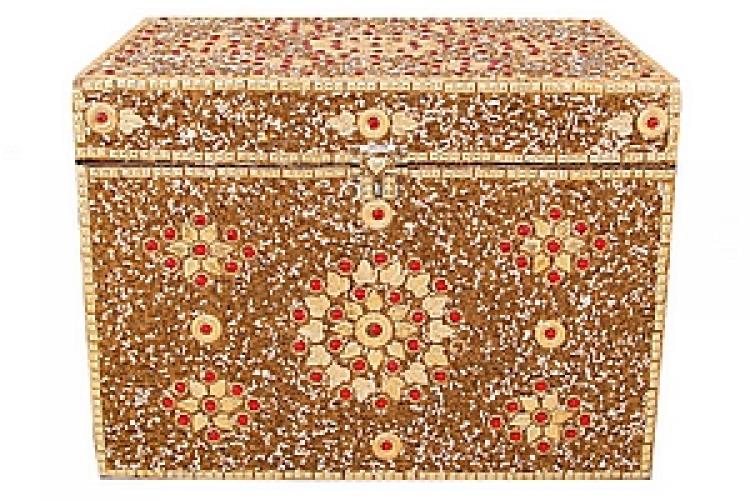 Сундук с декор. отделкой  №135