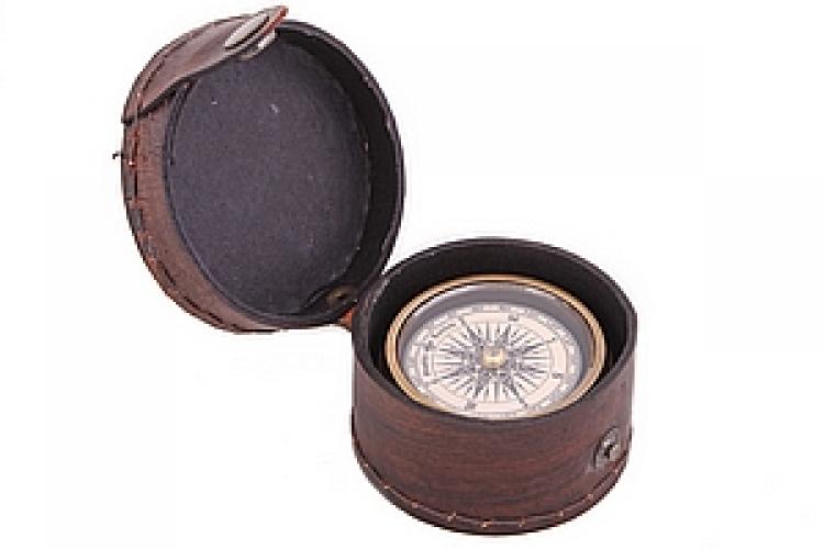 Компас 2,5" кожаном  футляре №162
