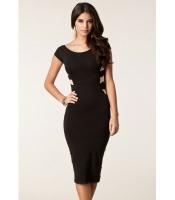 Облегающее черное платье